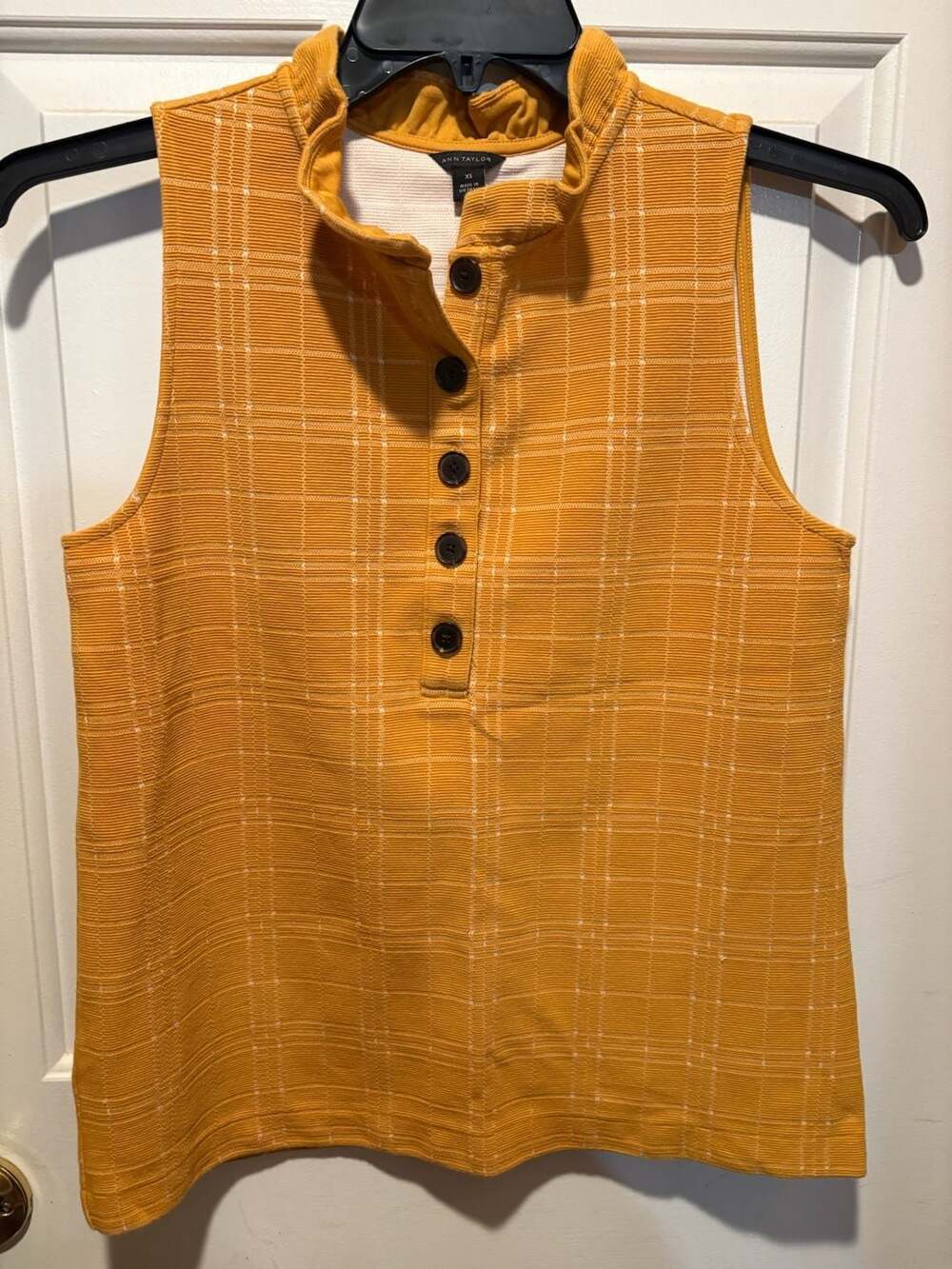 Ann Taylor Mock Neck Sleeveless Blouse Size XS Yellow Plaid Textured